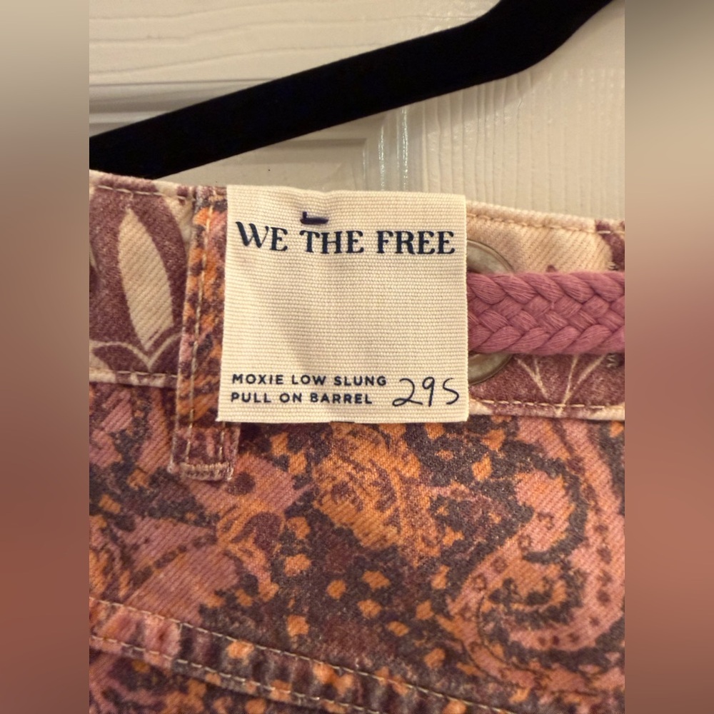 NWT We The Free Printed Low-Slung Moxie Jeans Brown Combo Motif Size 29S RARE - Picture 3 of 5